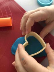 modeler-petale-coeur-titoudou