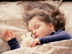 enfant-endormi-titoudou