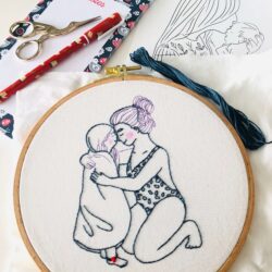 broderie-mere-fille-piscine-atelier-hoop