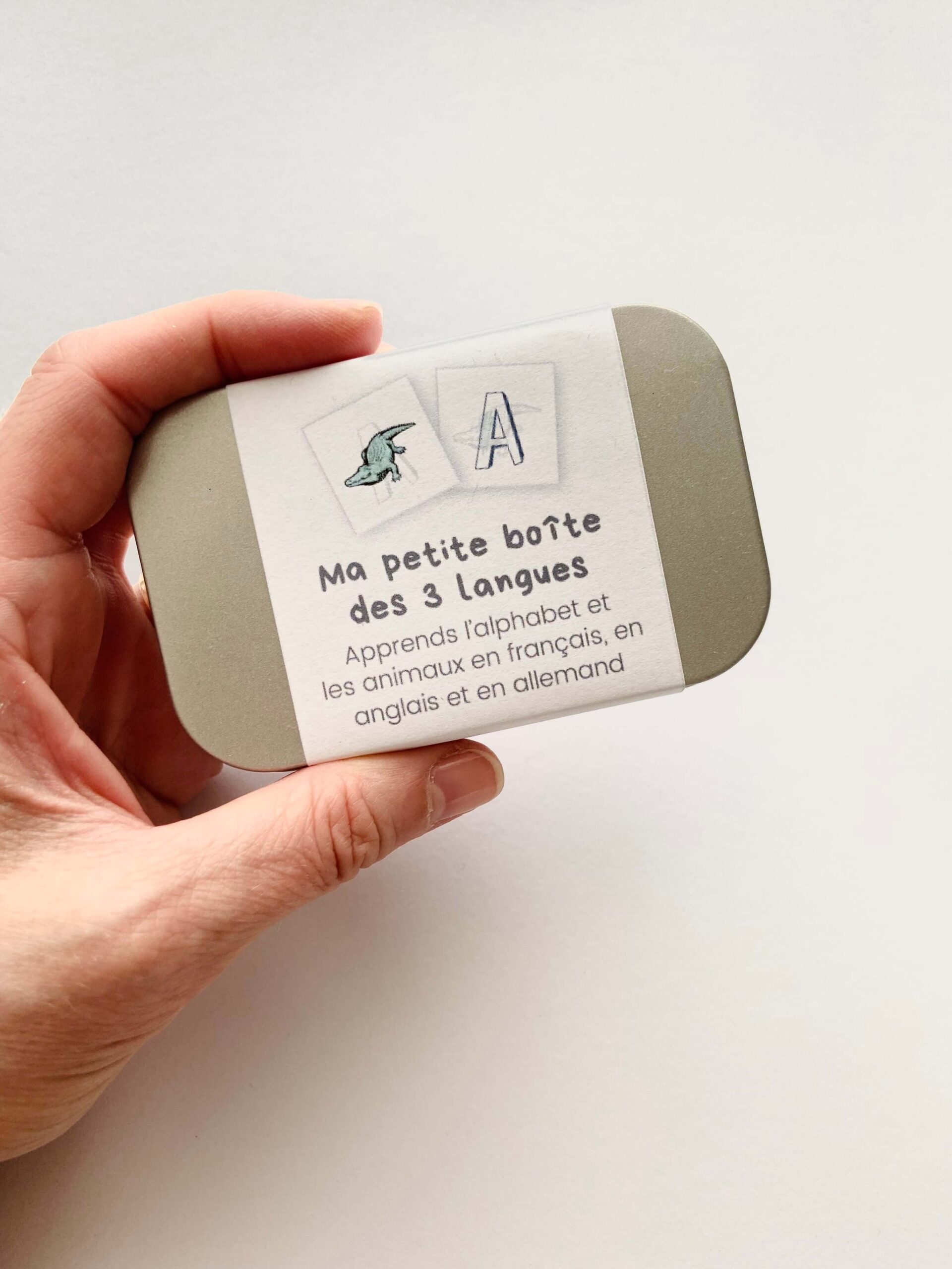Boîte métallique compacte titoudou, tient dans une poche, dimensions 9,5 x 6,2 x 2,2 cm