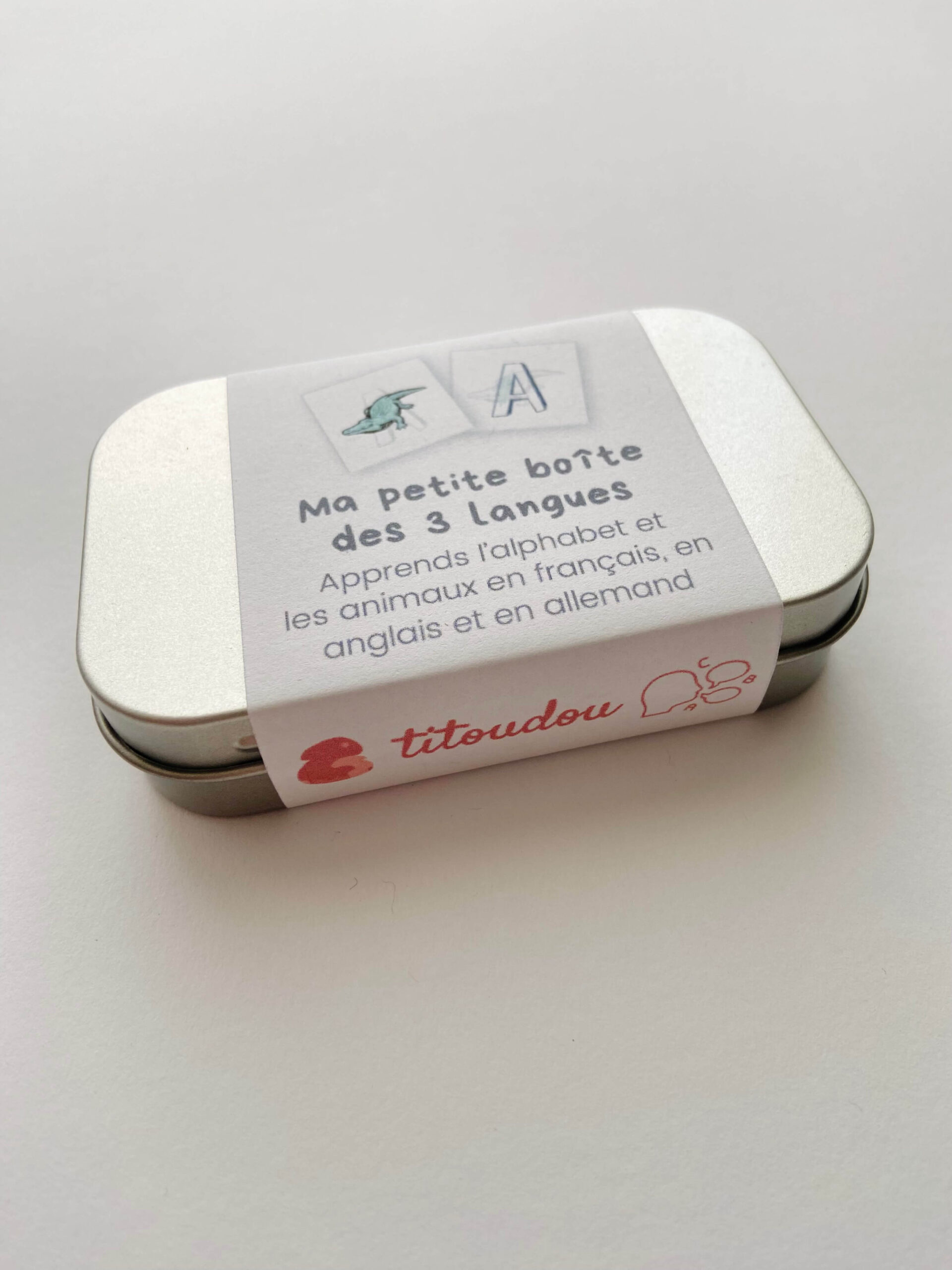 Petite boîte des 3 langues titoudou, cadeau enfant clé en main dans son emballage métallique