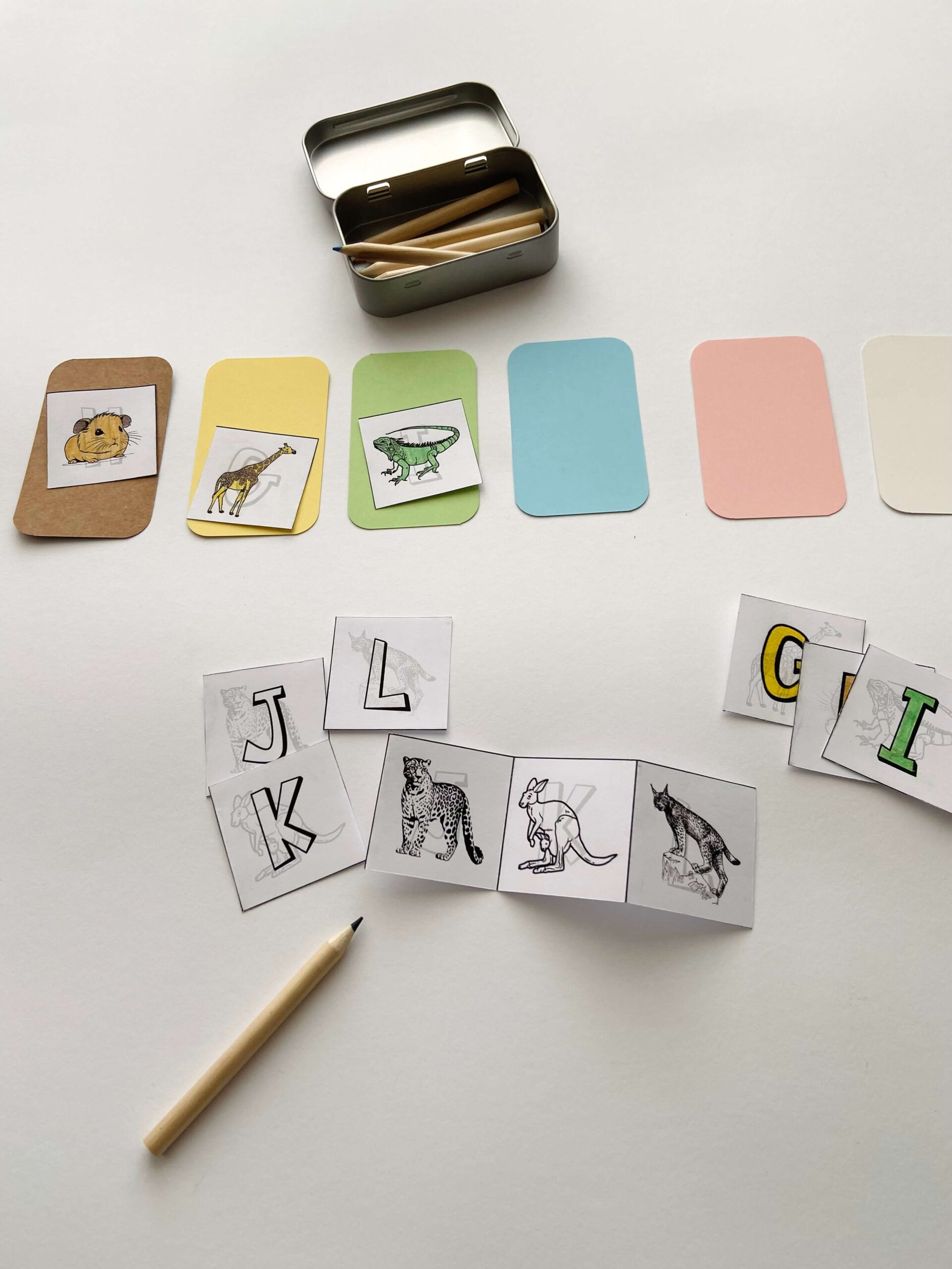 Boîte de 6 crayons de couleur incluse dans la petite boîte des 3 langues titoudou