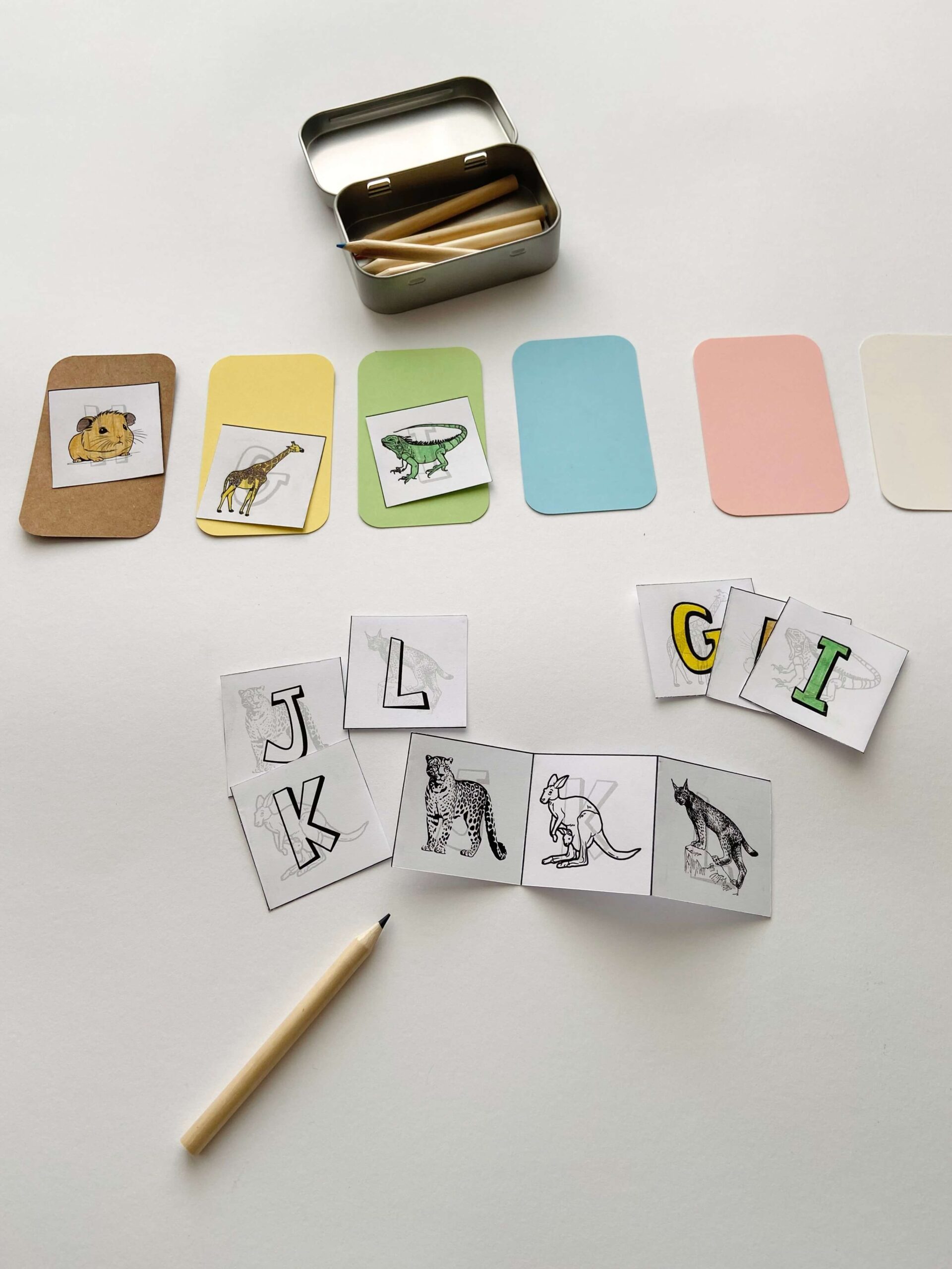 coloriage avec la petite boîte des 3 langues, activité nomade sans écran