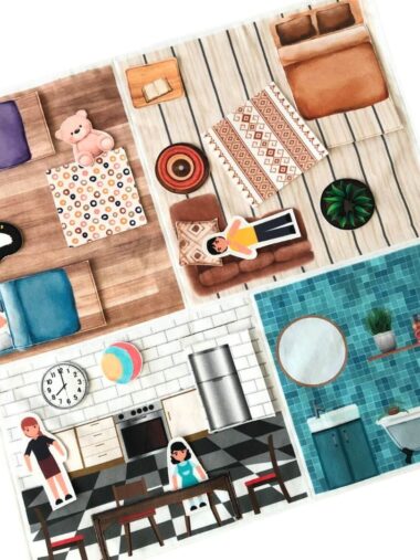 Tapis de jeu « Maison de poupées » en tissu (Jouet fini ou kit couture complet)