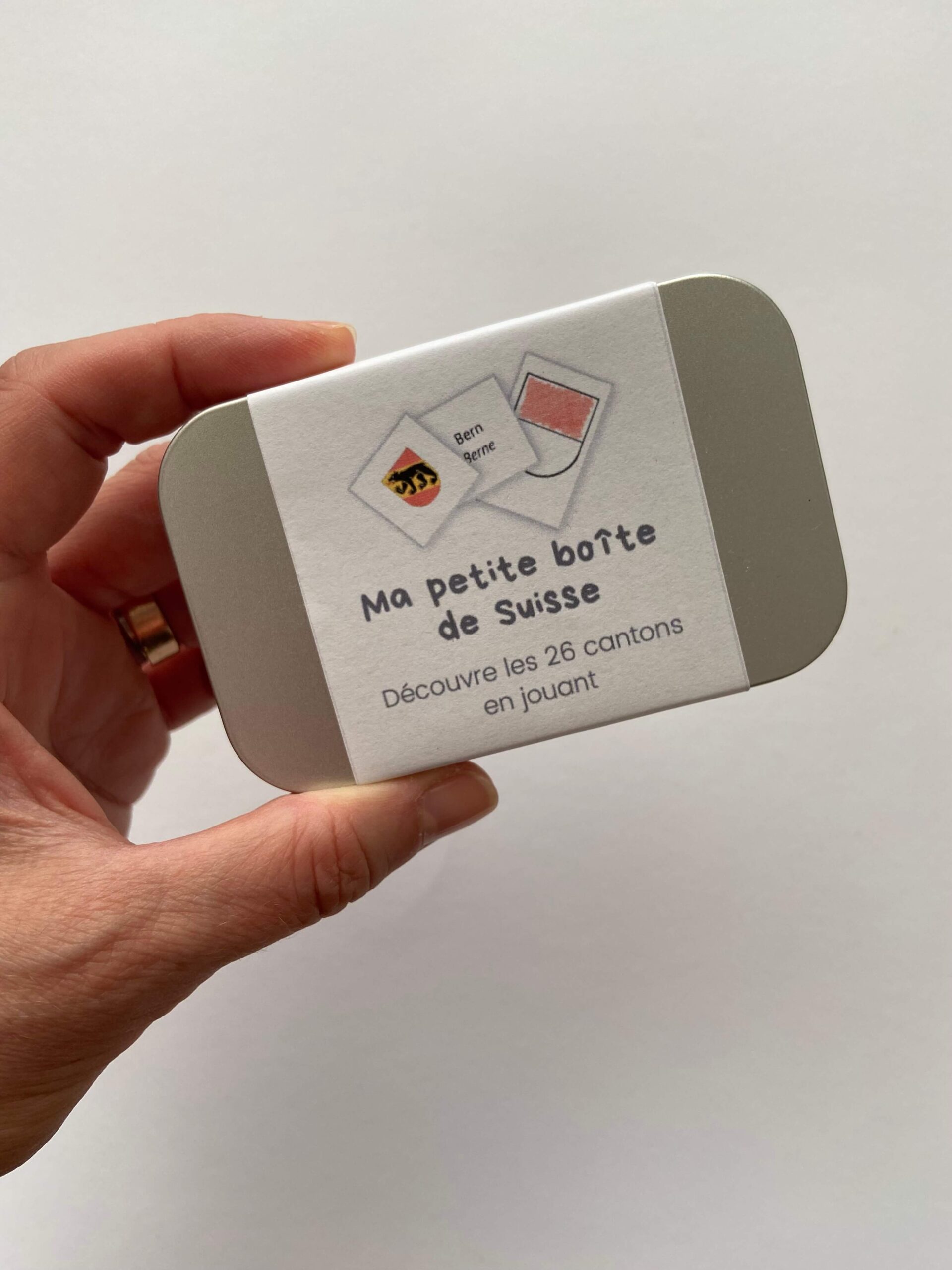 boite-metal-compacte-tient-dans-poche