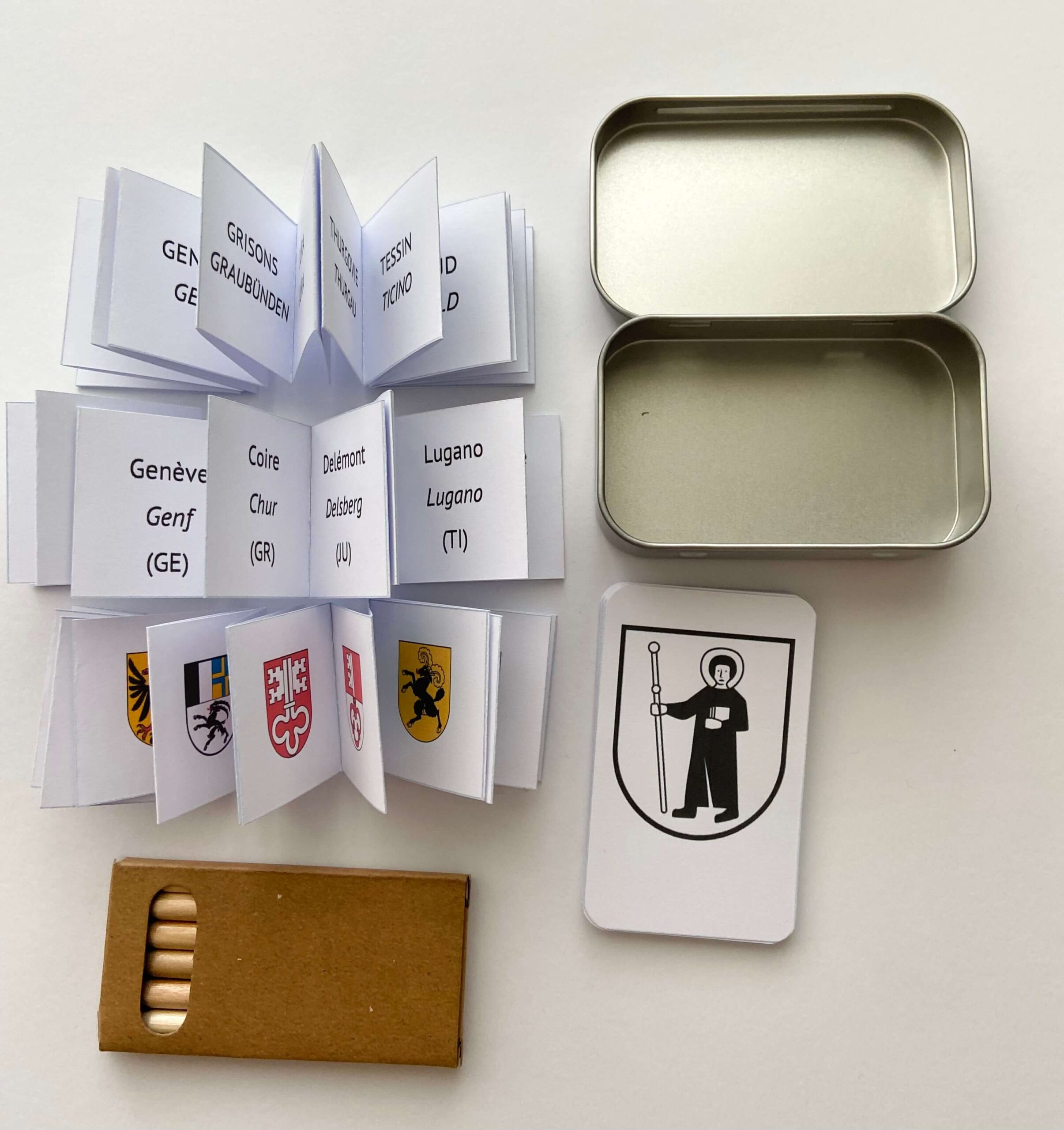 contenu-boite-suisse-memory-crayons